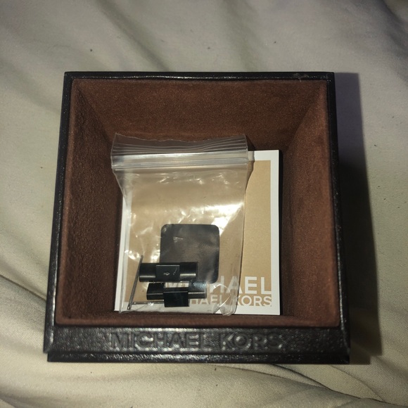 Michael Kors Watch - Picture 6 of 6